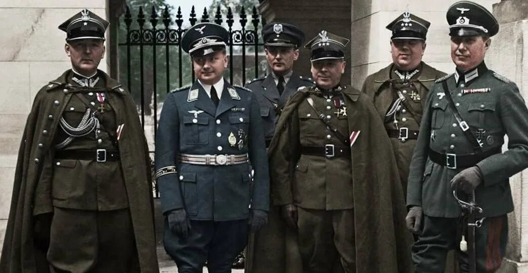 Немецкие союзники. Совместный парад вермахта и Польши в 1938. Поляки и немцы 1938. Советские и немецкие офицеры Польша 1939. Польский Маршал Рыдз Смиглы.