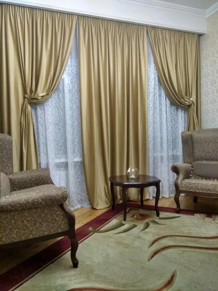 Красивые шторы. Шторы гостиная бархат. Шторы в гостиную из бархата. Велюровые шторы. Шторы гостиная бархат.
