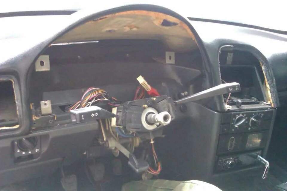 Заглушка консоли ваз 2112. Крепления торпедо ваз 2110. Убираем центральный дефлектор ваз 2110. Сборка панели ваз 2112. Крепления передней панели ваз 2110.