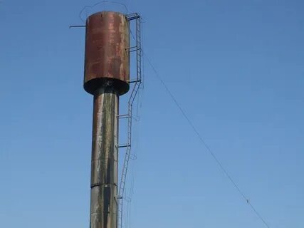 Ржавая водонапорная башня