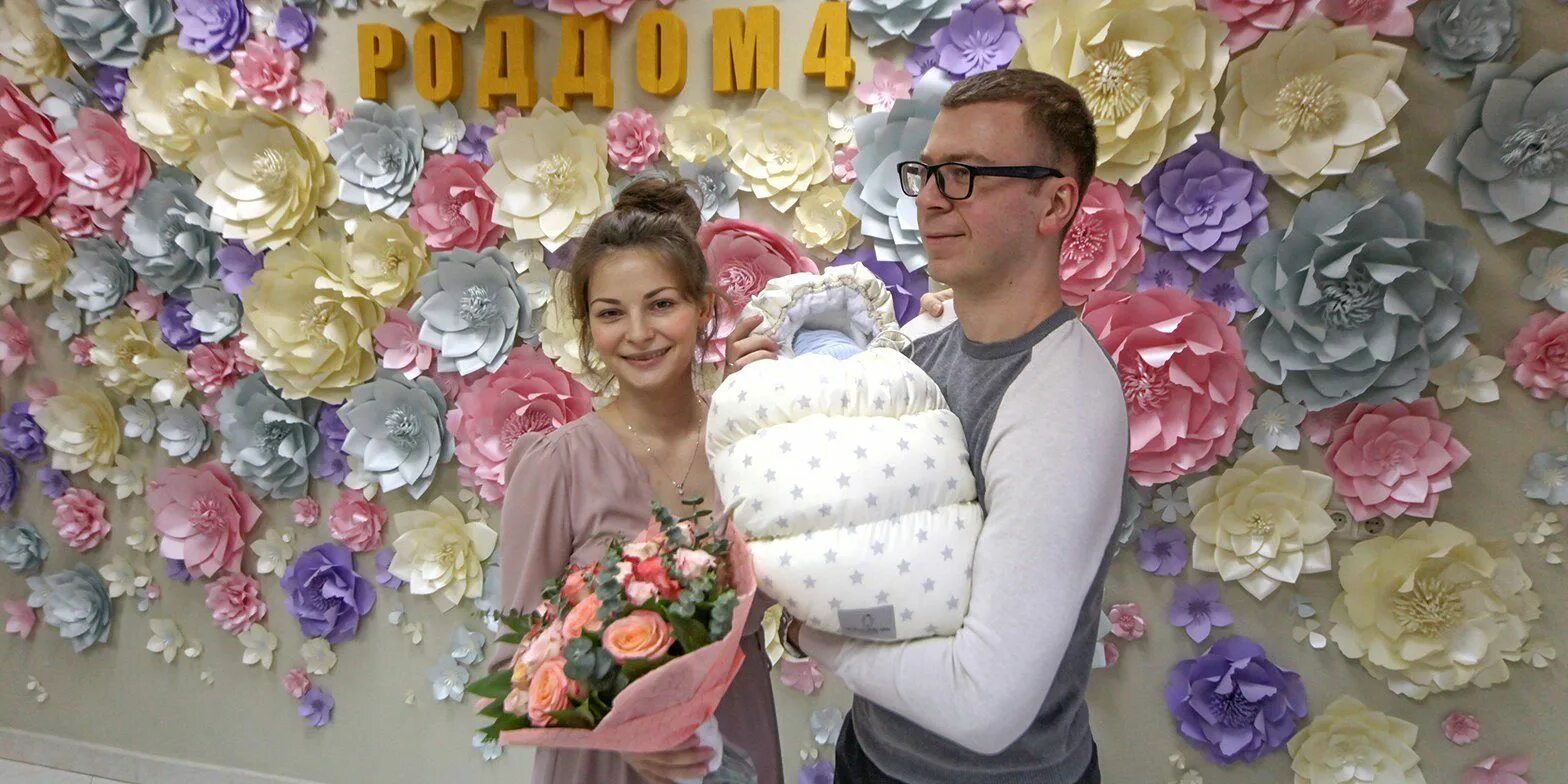 Выписка из роддома воронеже. Выписка и роды. Фотозоны на выписку из роддома. Роддом 3 выписка. 6 роддом бгму уфа.