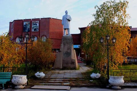 Памятник ели