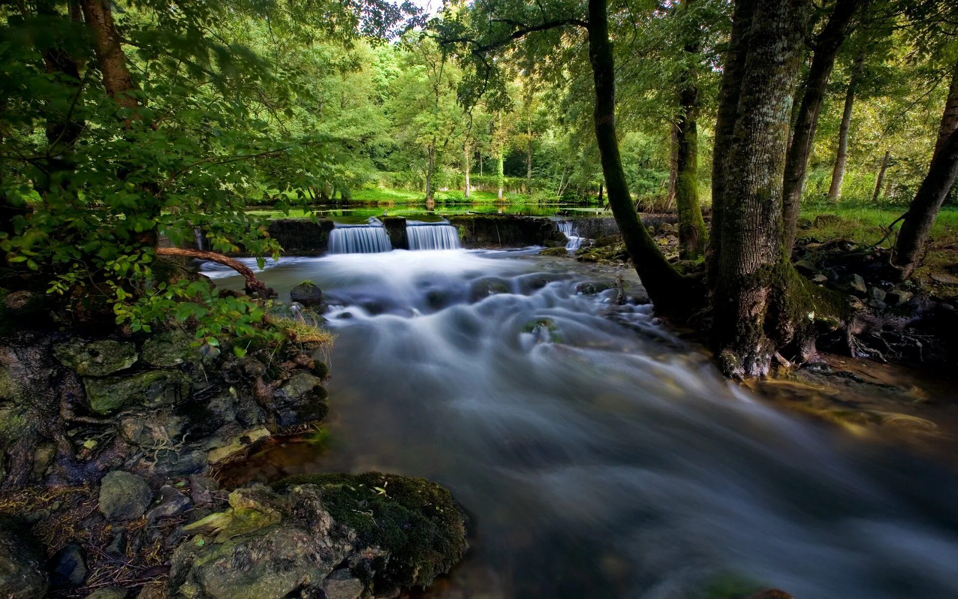 Обои на телефон река. Онненкоски водопад. Красивая природа на рабочий стол. Река обои. Речка водопад в лесу.