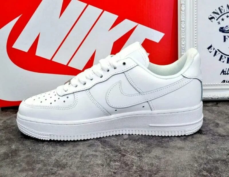 Nike White. Белые форсы. Найк АИР Форс мужские с белой подошвой. Nike Force белые с черным. Найк аир 5