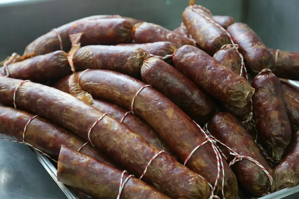 микоян обрезки колбасы. колбасные обрезки. колбаса микоян нарезка. белая колбаса. колбасные обрезки.