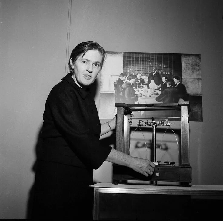 Marry fran. Kelsey frances фото. Kelsey frances фото. Kelsey frances фото. Фрэнсис первая женщина в кабинете.