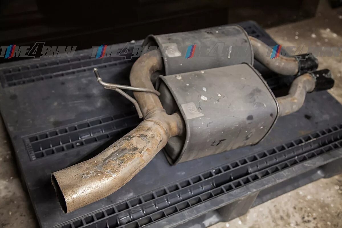5. Глушитель бмв е60. Bmw e60 выхлопная система. Глушитель бмв е60 звуковой. Глушитель bmw e60 550i.