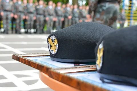 Берет омон