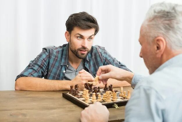 We like playing chess. Мужчина играет в шахматы. Мужики играют в шахматы. Взялся ходи шахматы. Мужская фотосессия с шахматами.