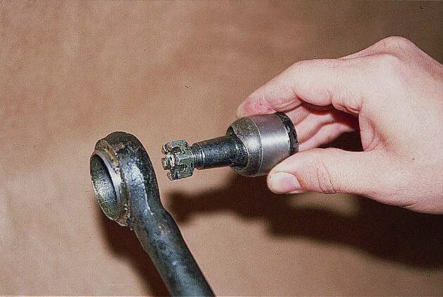 стакан рулевой тяги газ 3110. рулевой маятник волга 3110. замена шарниров. газ 31105 маятник рулевой трапеции. сайлентблоки амортизаторов газ 3110 передний.