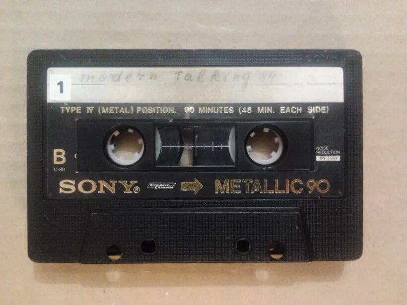 Кассеты сони. Sony AHF 90 кассеты. Аудиокассета Sony AHF 1978. Sony c 46 HF кассета. Metal Sony 90 аудиокассета.
