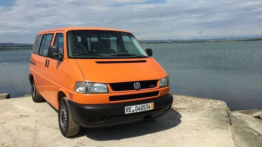 Volkswagen Transporter t4 оранжевый. Фольксваген Транспортер т4 оранжевый. Volkswagen Transporter t4 красный. Оранжевый Фольксваген Транспортер 1990.