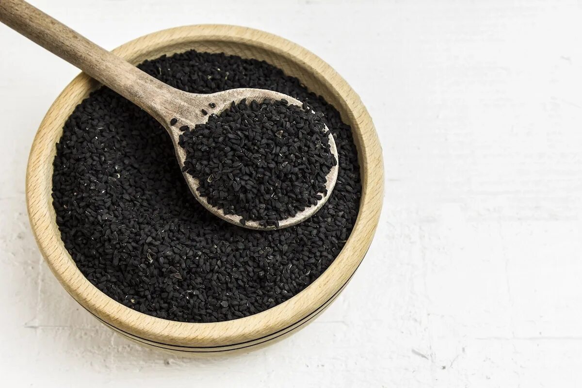 Black Кумин Seed. Black Seed Nigella Sativa. Black cumin Seed Oil. Черный тмин в ложке.