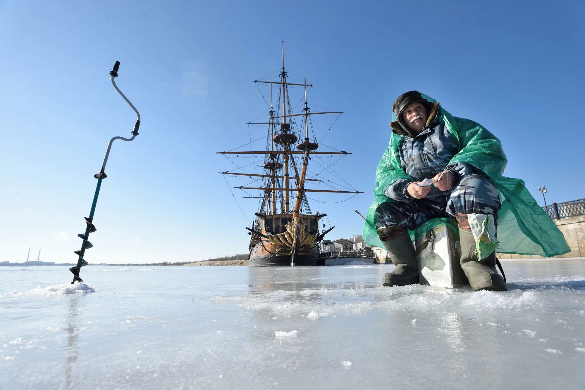 Ловли воронеж. Воронежское водохранилище рыбалка. Рыбалка на водохранилище Воронеж. Воронежское водохранилище зимой. Зимняя рыбалка на водохранилище Воронеж.