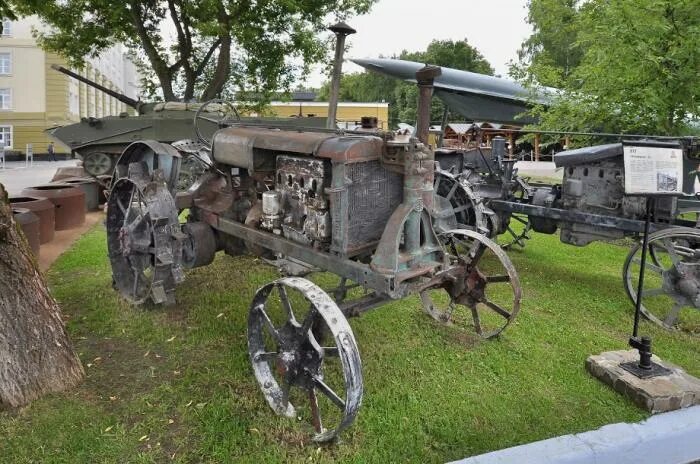 Tractor 2. Трактор ВТЗ универсал. Трактор ВТЗ универсал у-1. ВТЗ "универсал-2. Трактор универсал 1934 года.