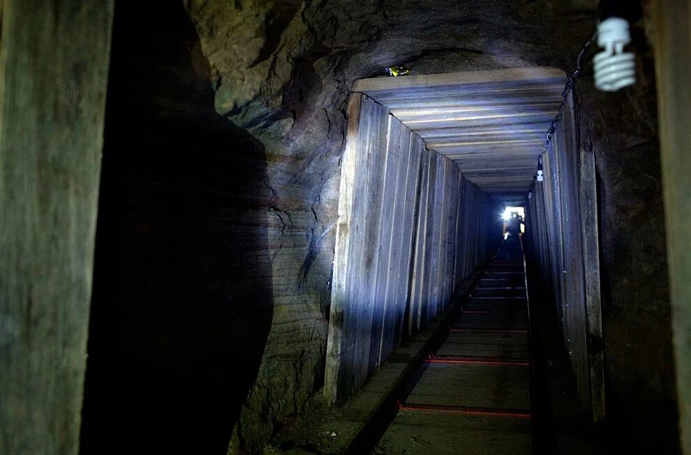 5 км под землей. Туннели под землей. Межконтинентальные подземные тоннели. Подземный тоннель. Тоннель контрабандистов.
