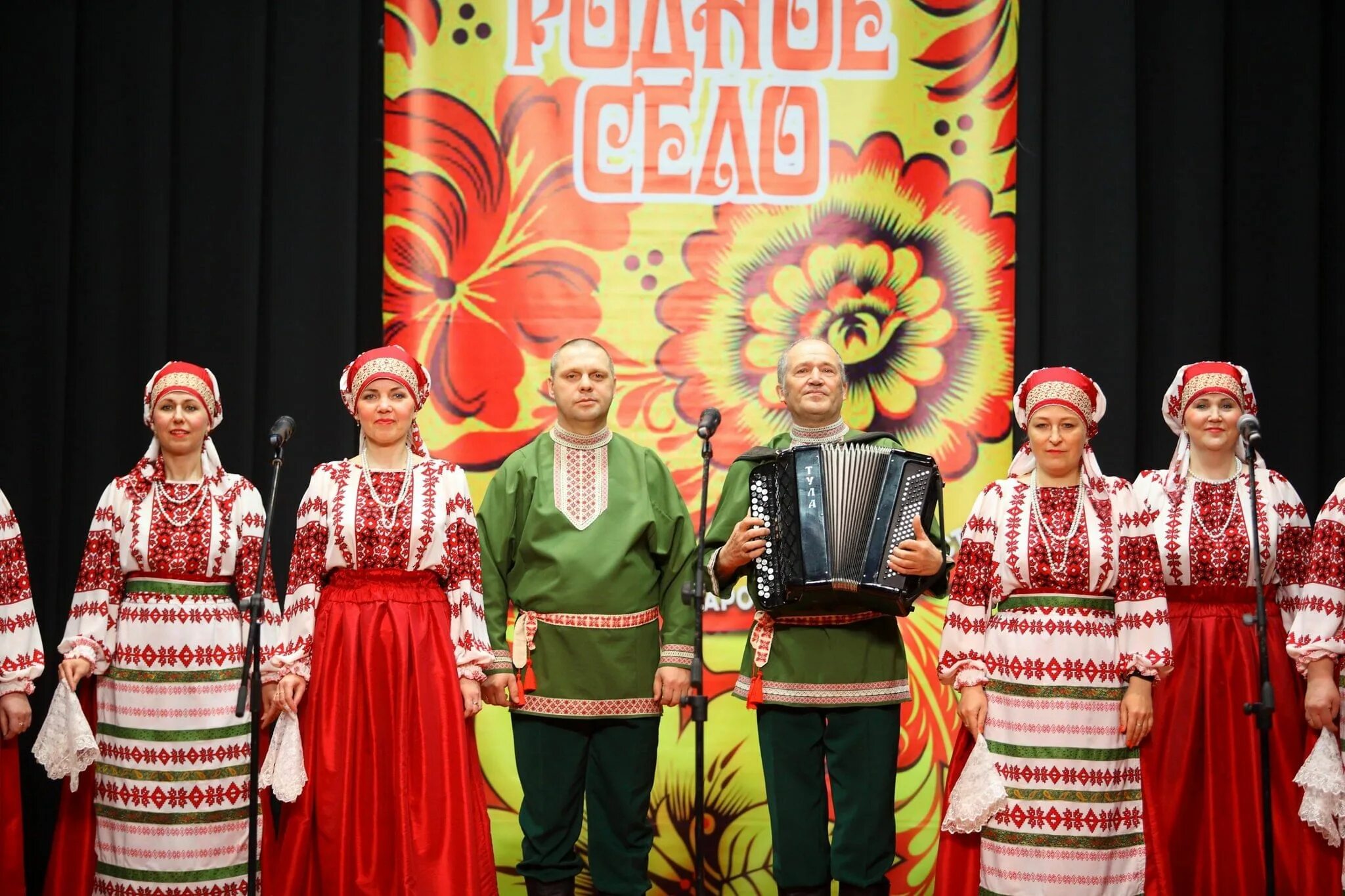 Хор народных поберушек. Поет село родное афиша. Узоры прикамья майский ансамбль. Районный конкурс вокально - хоровый коллективов "поёт село родное". Русское народное творчество.