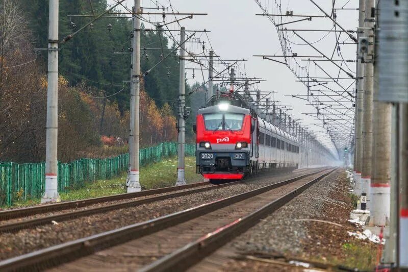 Эп20 Ленинградское направление. Скоростной поезд в Махачкалу. Поезд Москва в ФАС фото.