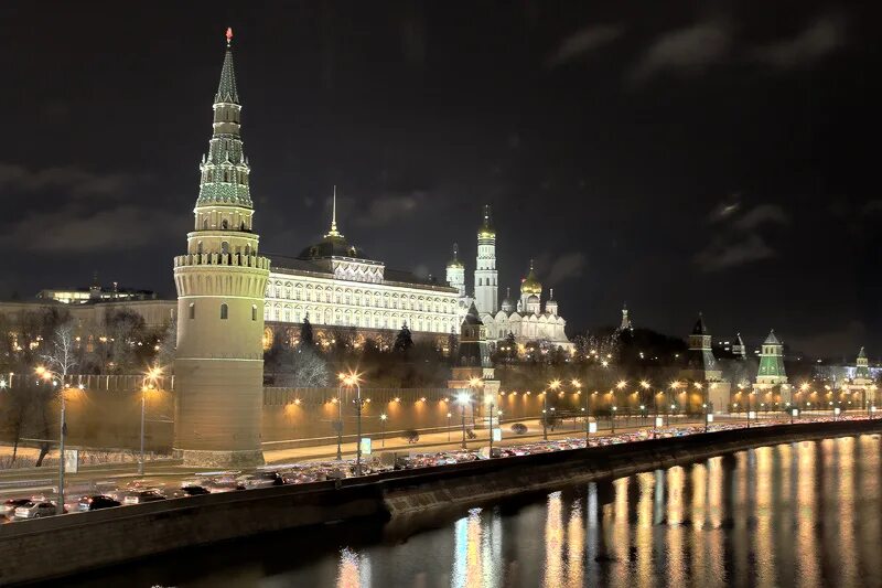 Скинь москва. НЛО над кремлём 2009. Гиф Москва Кремль. Москва ночью. Пирамида над Кремлем.