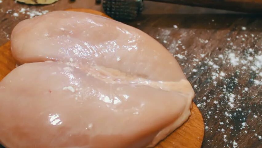 Куриное филе холодная обработка. Белые точки на курином филе. в филе курином белые крапинки. пятна на куриной грудке. белые пятна на курином филе.