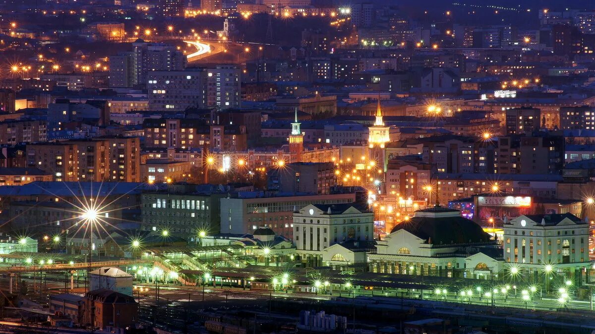 В городе красноярске на неделю. Ночной Красноярск центр. Красноярск центр ночью. Вид на ночной город Красноярск.