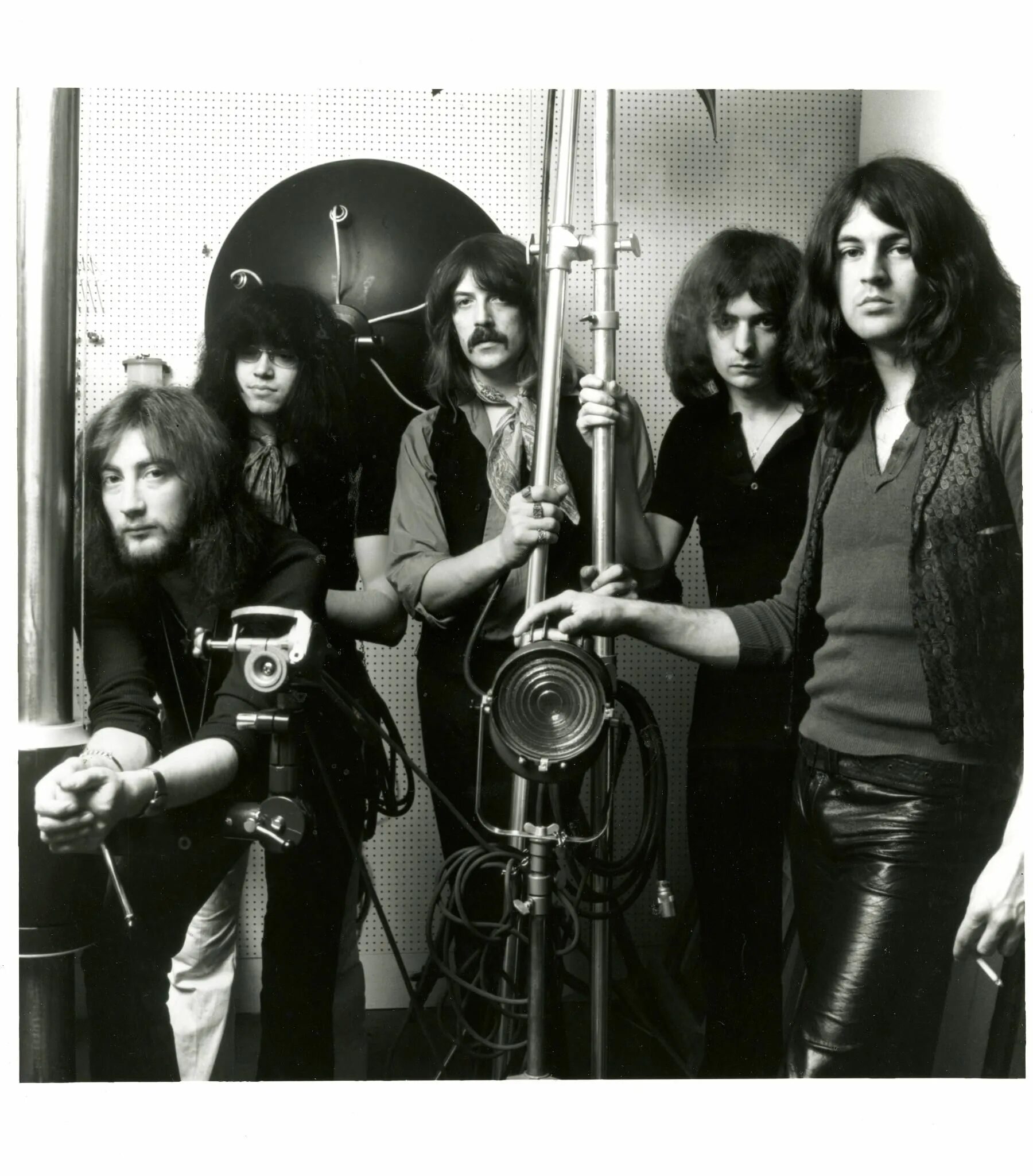 Ди перпл. Группа Deep Purple 1973. Группа Deep Purple 1972. Постер группы дип перпл. Состав группы дип Пепл.