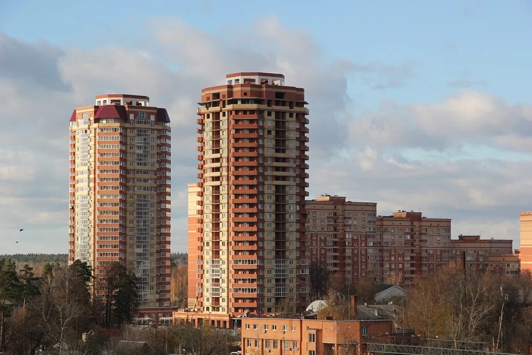 Пушкина 20 белгород. Под окном. Пушкина 20 уссурийск. Пушкино ул горького 20а. Островского д.