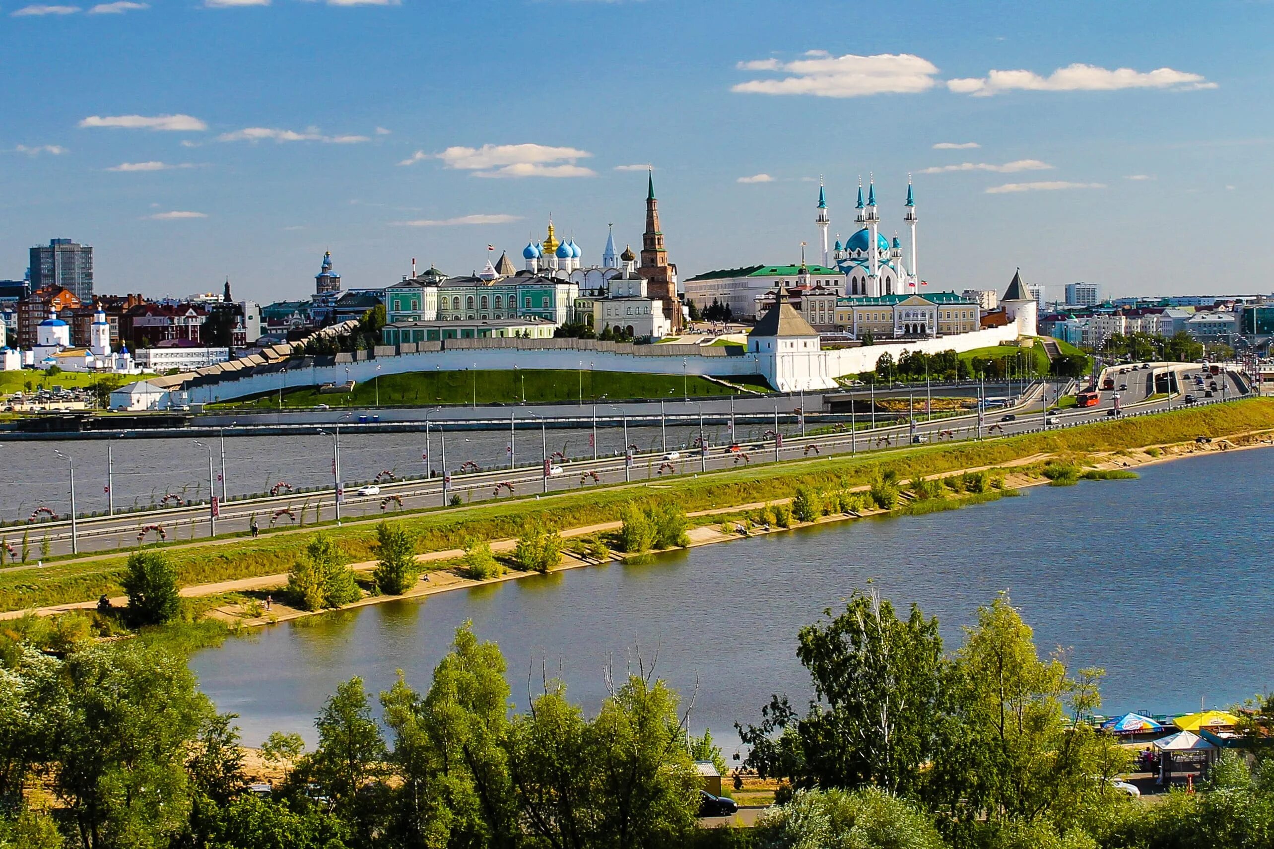 Река Волга в Казани. Набережная реки Казанка в Казани. Панорама города Казань Kazan. Кремлевская дамба Казань. Каким будет лето татарстане