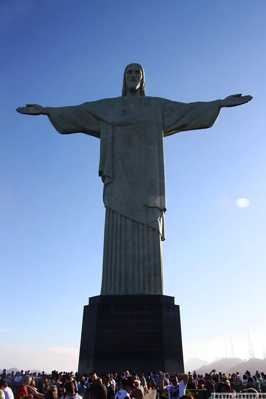 Большие статуи. Статуя Христа-Искупителя Бразилия. Статуя Иисуса в Рио де Жанейро. Иисус Рио де Жанейро. Статуя Иисуса в Мексике.