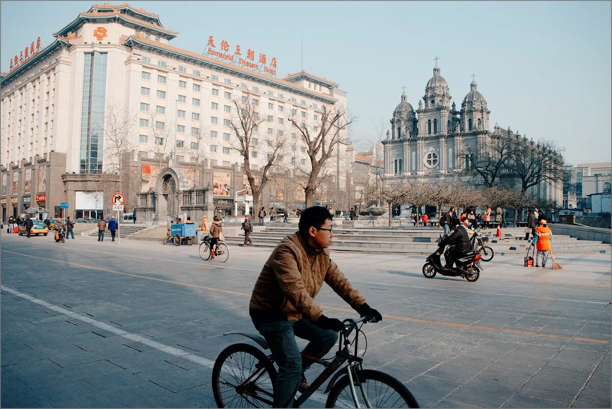 Повседневная жизнь китайцев. Китайцы повседневность. Пекин 1975. Жители китая. Жизнь в пекине.