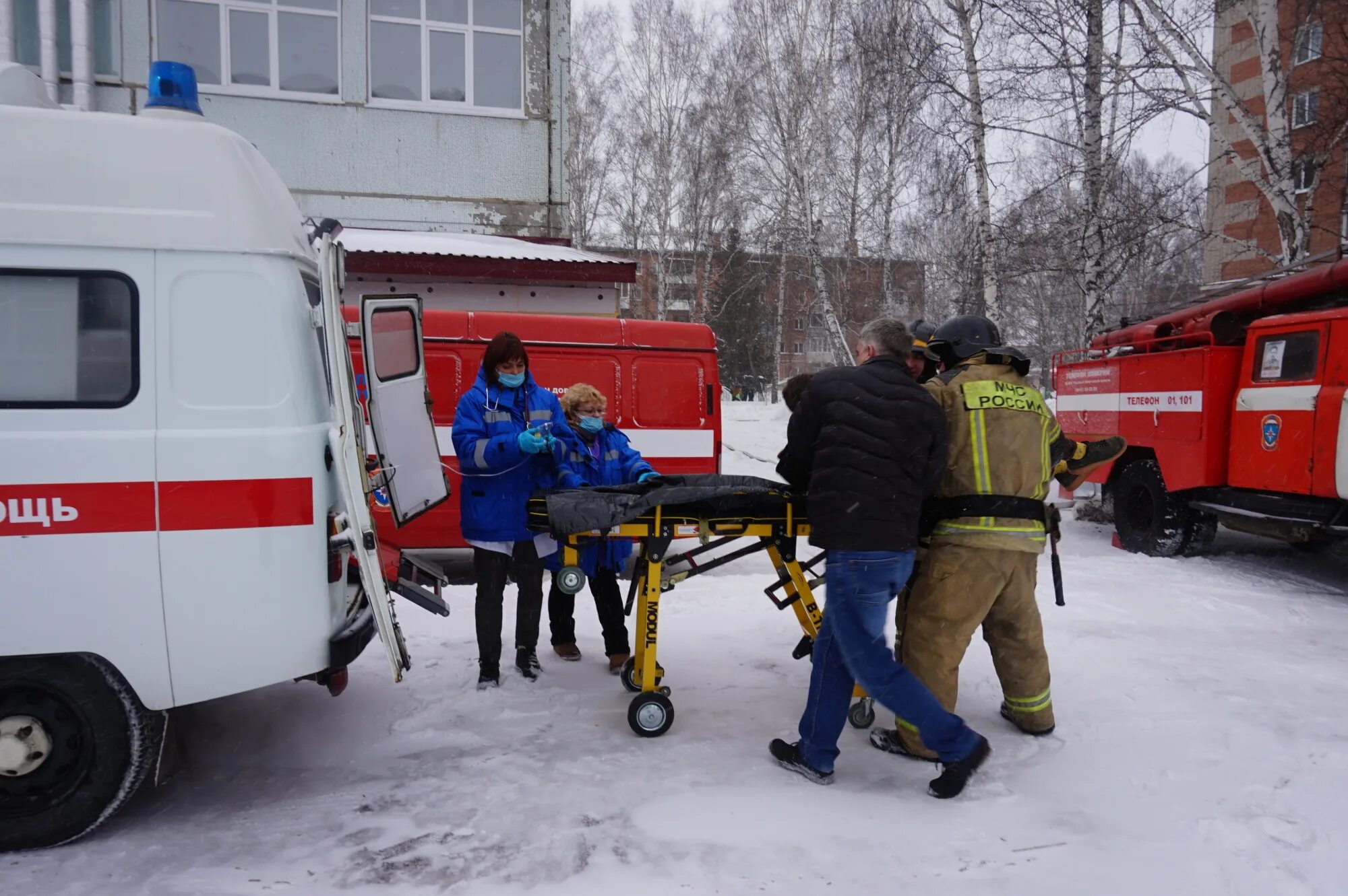 Бригада скорой на пожаре. Юргинского пожарной.спасательного. Учения в Юрге. Пожарка Юрга. Сгоревшая скорая