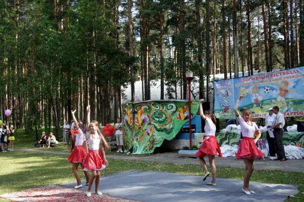 Лагерь самоцветы свердловская. Уральские Самоцветы лагерь Екатеринбург. Дол Уральские Самоцветы Сысерть. Уральские Самоцветы лагерь Екатеринбург Сысерть. Уральские Самоцветы лагерь Сысерть 2023.