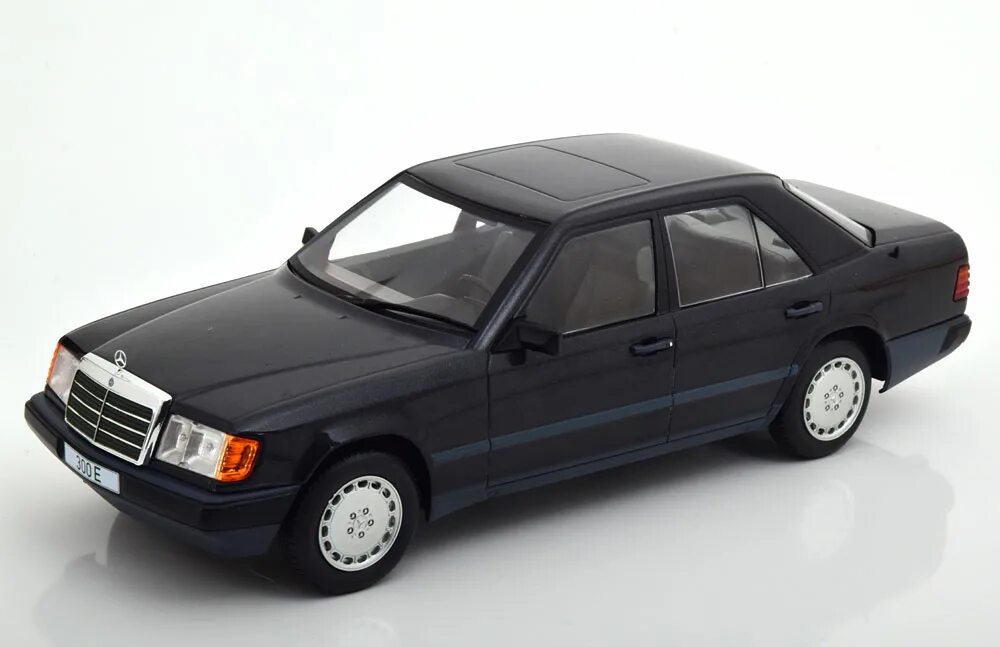 Mercedes-benz w124 260. Модель 124. Модель 124. Моделька мерседес w124. Mercedes w124 1/43.