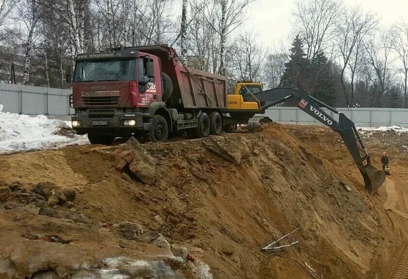 Вывоз земли с участка с погрузкой в Смоленске: 79 исполнителей с отзывами и цена