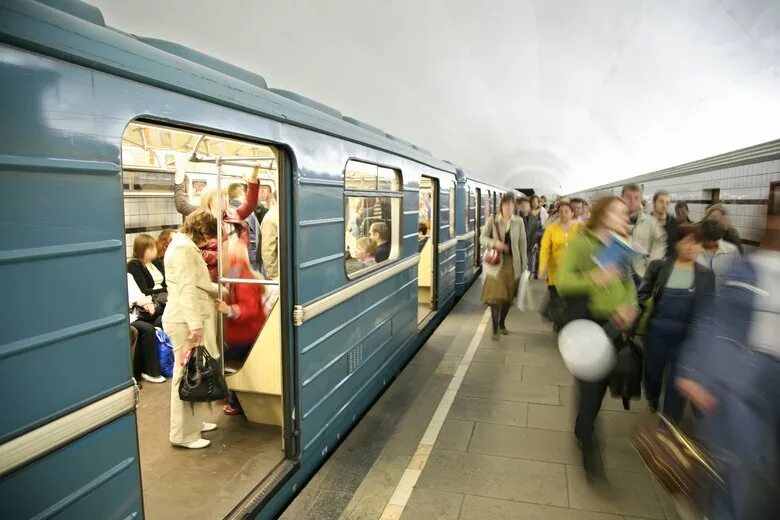Экскурсионное метро. Поезд метро. поезд метро москва. новосибирское метро. час пик в метро в москве.