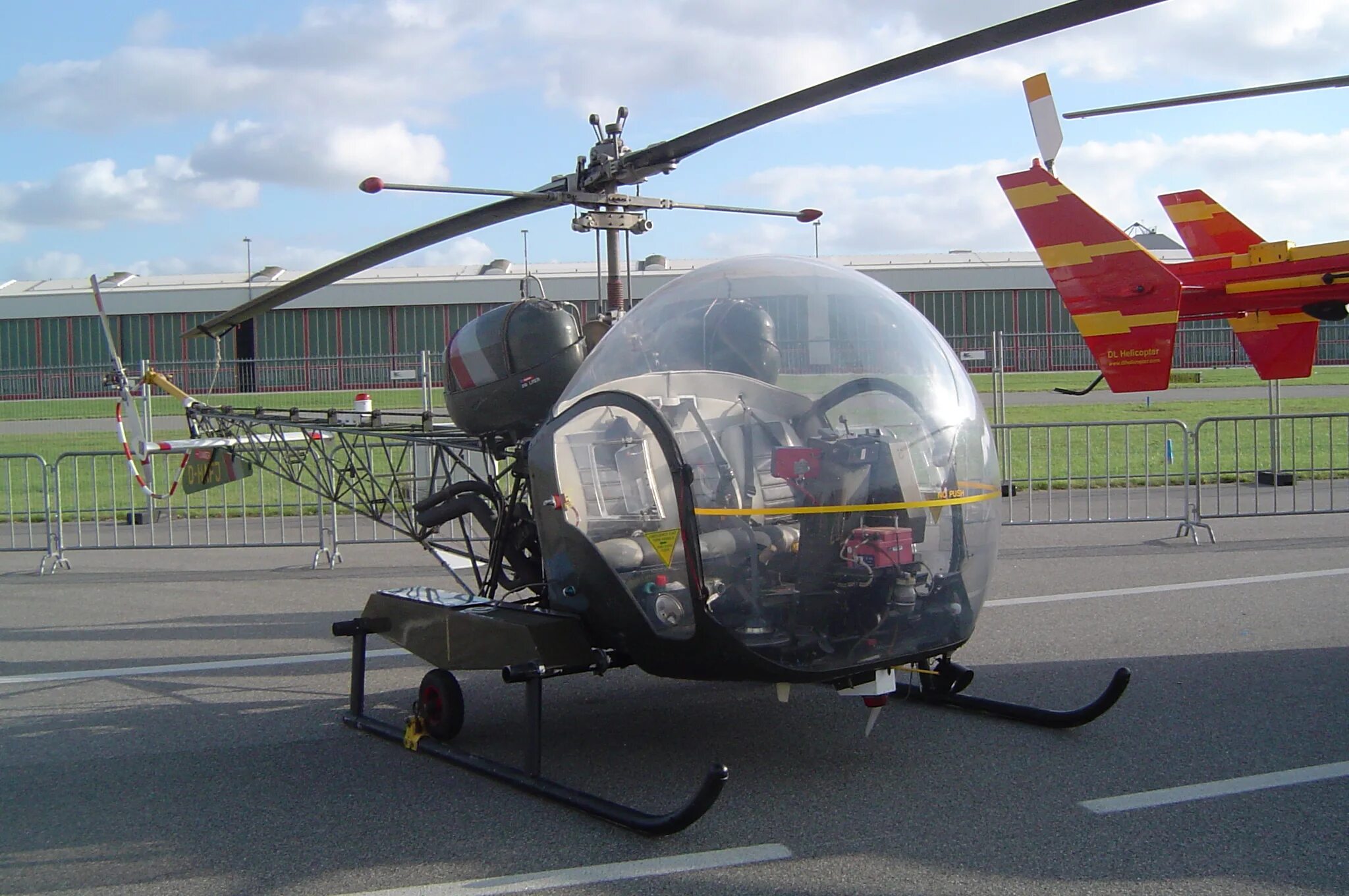 H h 13 6. Белл 47 вертолет. Bell h-13 Sioux. Белл 62 вертолет. H-13_Helicopter.