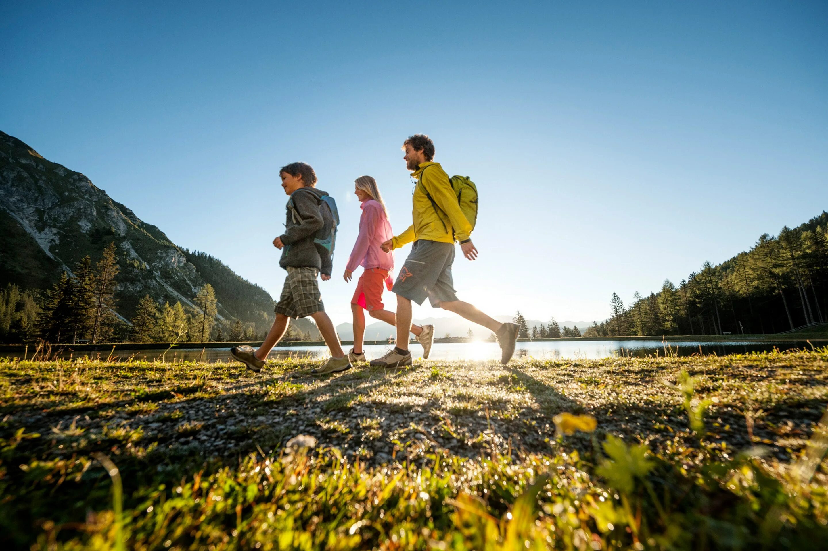 Wandern. Wandern маленькая картинка. Active Summer. Active Summer Holidays.