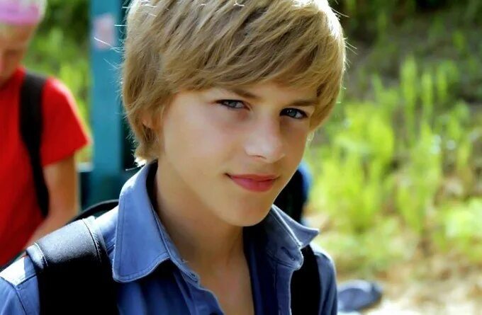 Видео подростков 15 лет. Гермес Trismeg boy блондин. Блондин 14 лет. Смазливый мальчик подросток. Мальчики похожие на девочек.