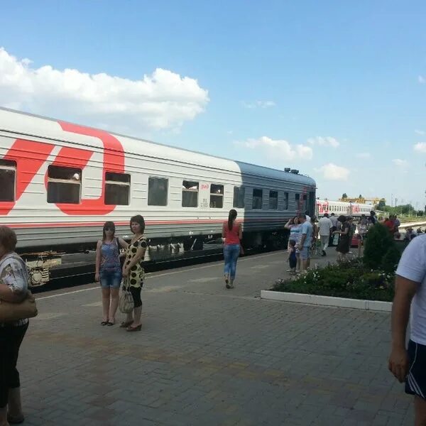 Жд невинномысск телефон. Ж/Д вокзал Ставрополь. Железнодорожный вокзал Ставрополь. Вокзал Ставрополь поезд. Ставрополь ЖД вокзал поезда.