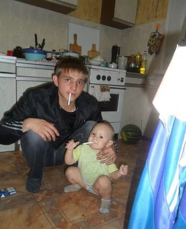 Семейные фото из социальных сетей. Треш родители. Чудики из социальных сетей. Чудики из соц сетей семья. Странные люди в соцсетях.