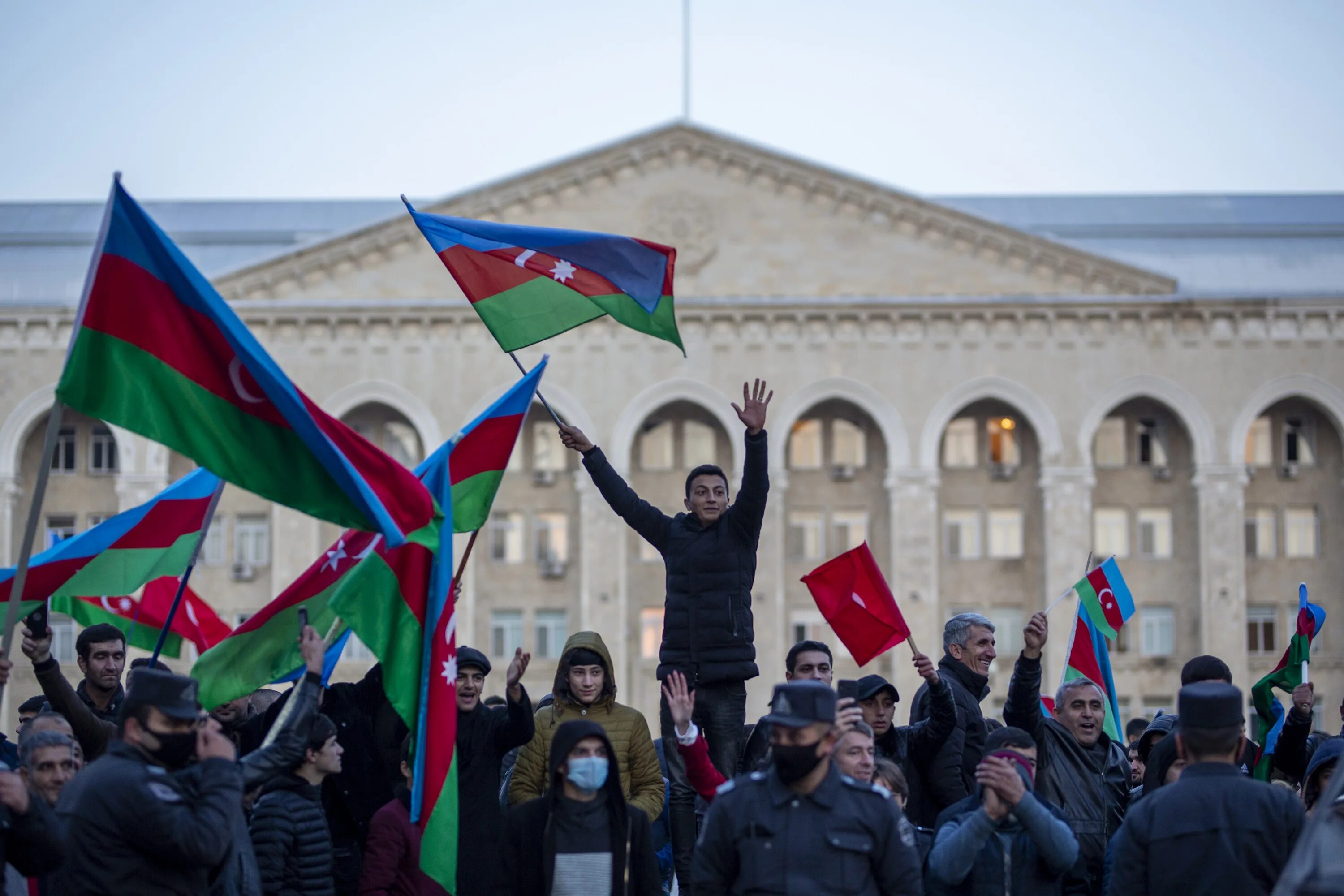День победы в азербайджане 8 ноября картинки. День победы азербайджан. Азербайджанцы в турции. Азербайджанские экоактивисты. Волонтеры азербайджана.