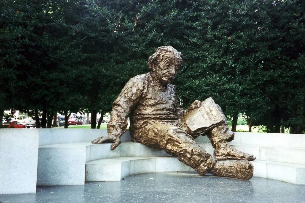 Памятник эйнштейну. Памятник эйнштейну в вашингтоне.
