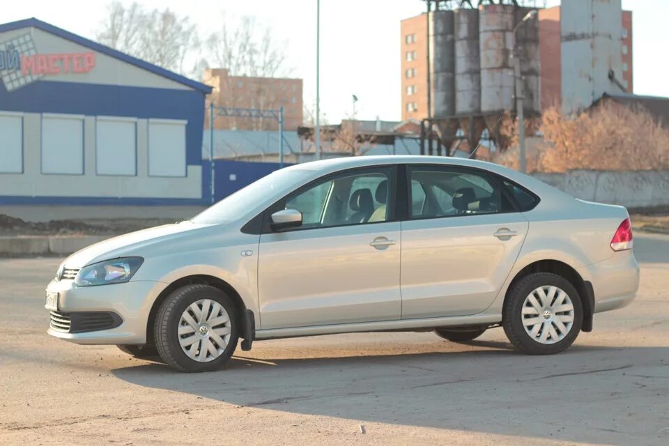 Скрип поло седан. Подвеске ww Polo sedan. Кулон Фольксваген поло. ТТК подвески Фольксваген поло седан 2012. Фольксваген поло в полиц.