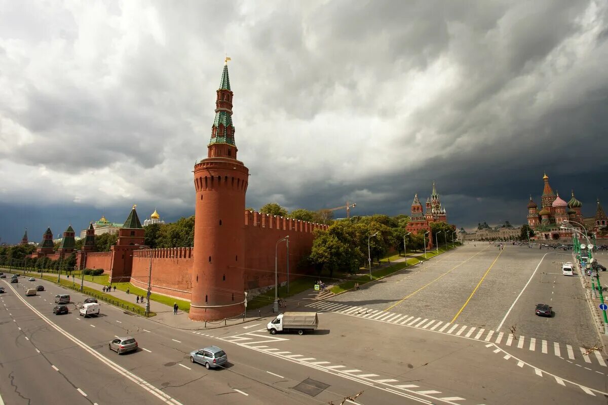 Кремлевский город москва. Москва. Москворецкая башня Московского Кремля. Беклемишевская башня. Угловая Арсенальная башня Кремля.