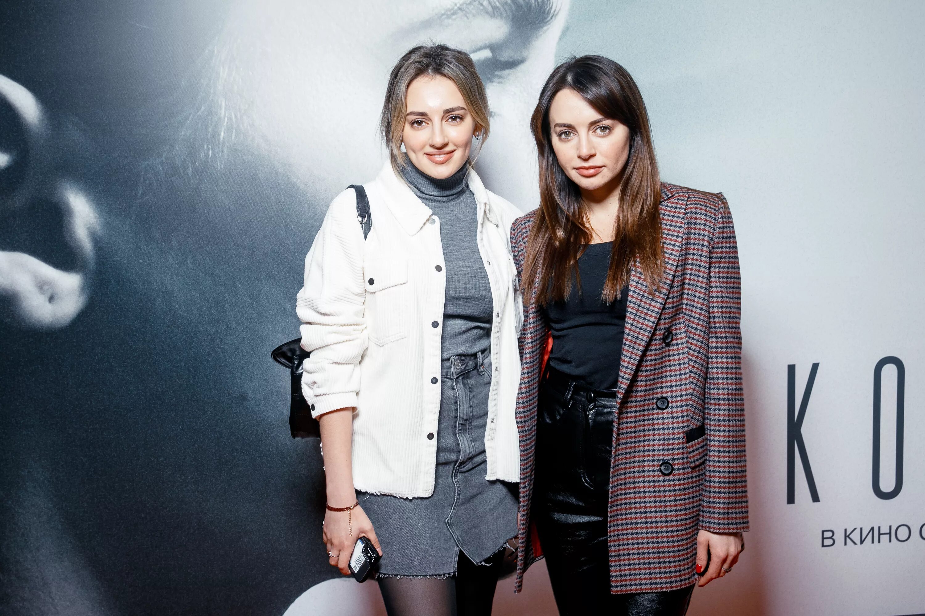 Кристина и анжелика каширина. Каширины сестры анжелика и кристина. Сестры каширины. Кристина каширина и анжелика каширина. Каширины сестры анжелика и кристина.