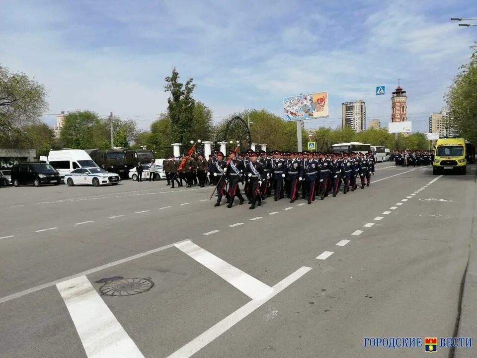 Парад 9 мая волгоград. Парад Победы 2021 в Волгограде. Волгоград 9 мая 2021. Парад в Волгограде 9 мая 2022.