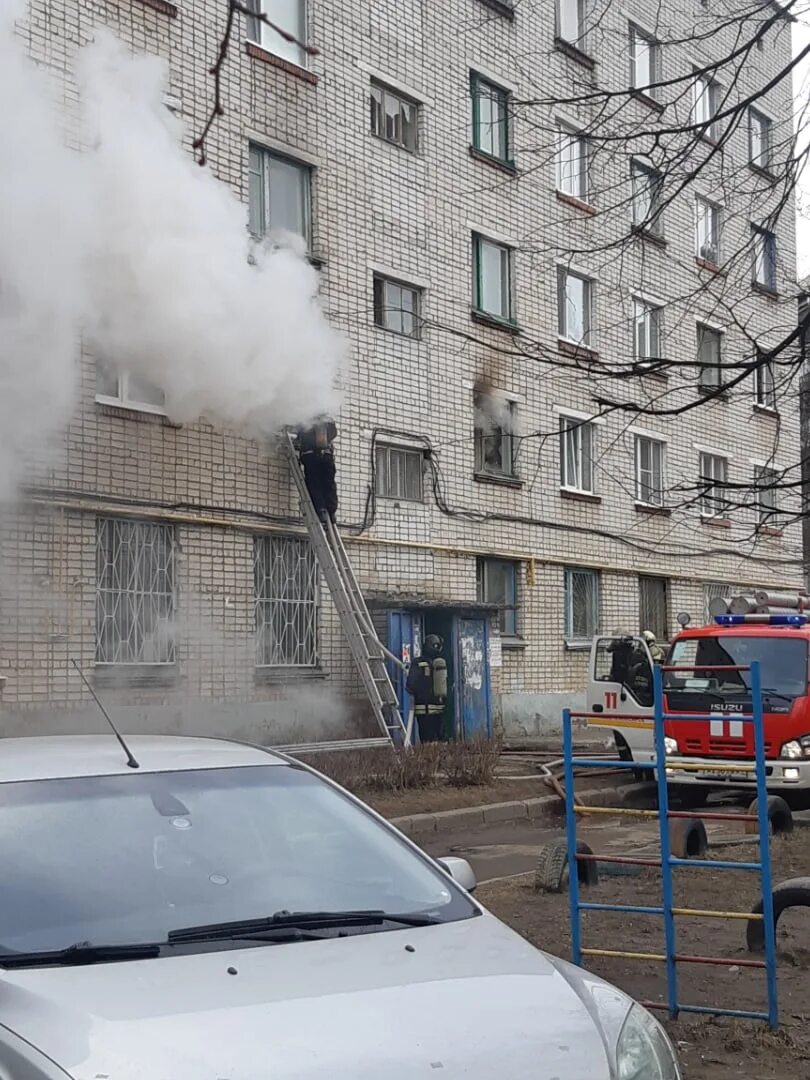 Пожар в Новочебоксарске. Горит общежитие. Сгорело общежитие в Шатске. Общежитие Новочебоксарск. Сгоревшее общежитие