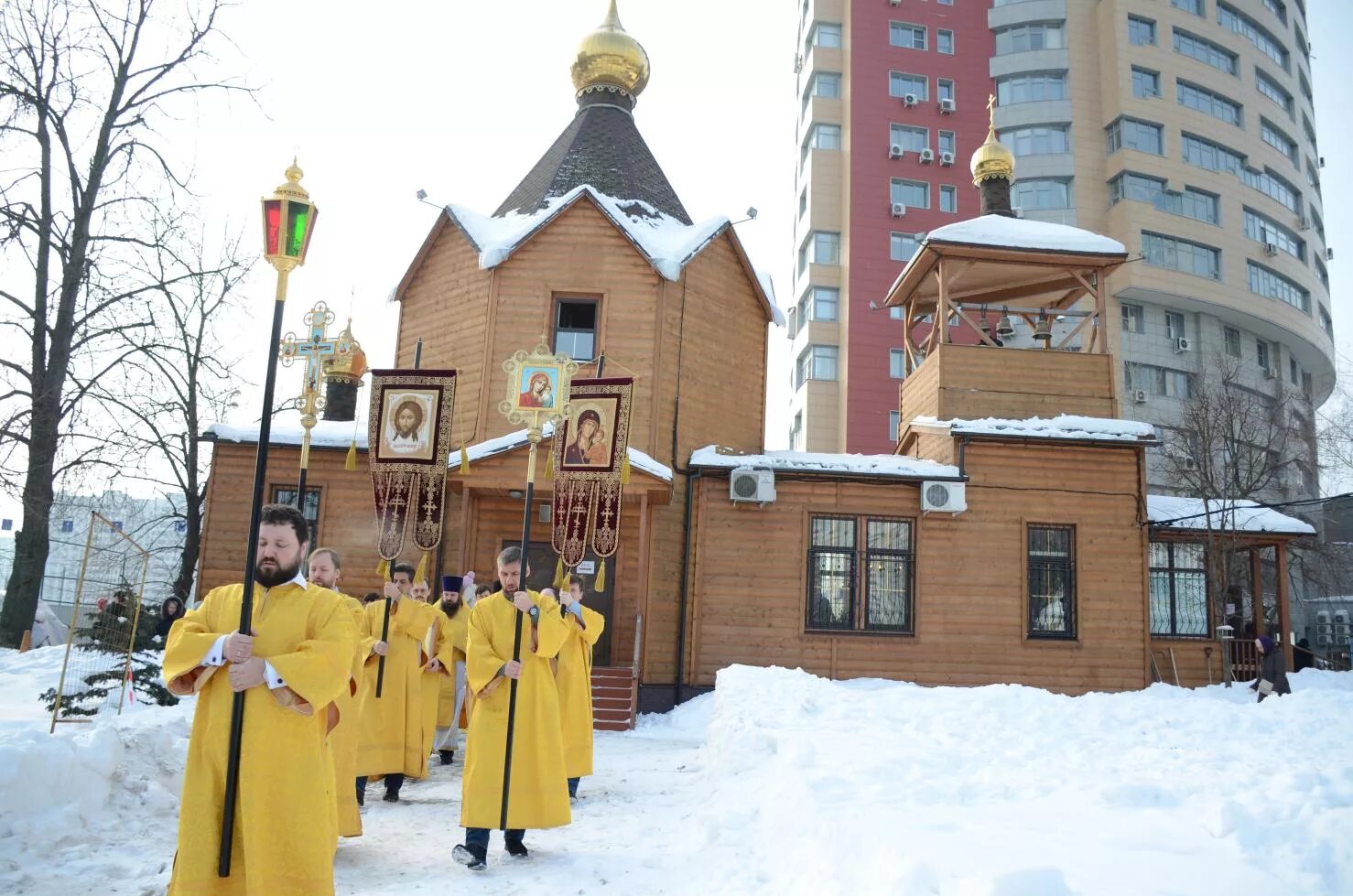 Храм в честь священномученика ермогена в гольяново. Церковь ермогена в зюзино. Фабрициуса. Храм ермогена в зюзино. Церковь святого ермогена в чертаново.