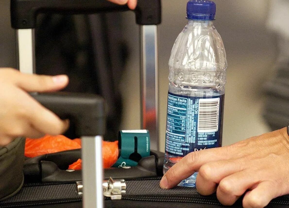 Вода в багаж самолета