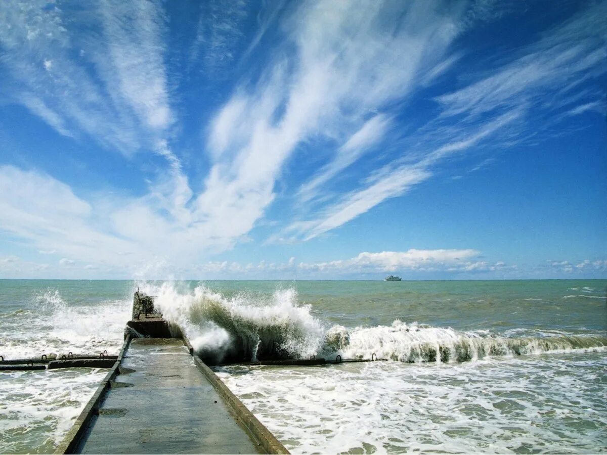 Сочи адлер море. Берег черного моря сочи. Сочи адлер море. Море черное имеретинка. Черное море сочи ноябрь 2022 год.